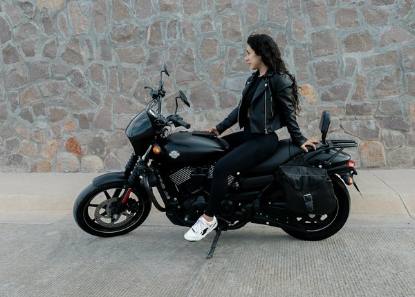 Comment les nouvelles normes de sécurité influencent-elles le design automobile?