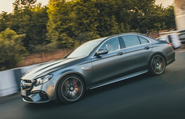 Les voitures hybrides conviennent-elles aux voyages longue distance ?